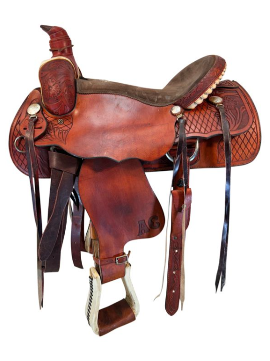17 Inch Used Dakota Roping Saddle 520 Wide Tree